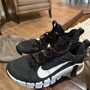 Nike Free Metcon 3 training shoes in a black and white colorway